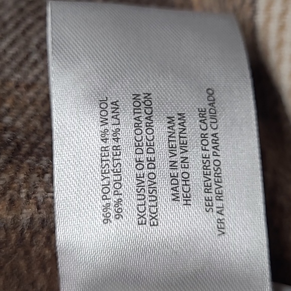 New Banana Republic Long Button up Flannel with pockets - Picture 6 of 7